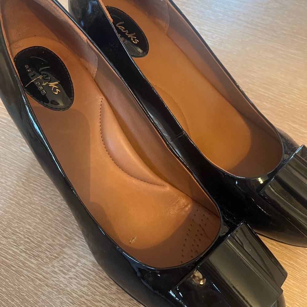 Womens Clarks Artisan Black Patent Block Heel US 9 EU 40 (Like New)